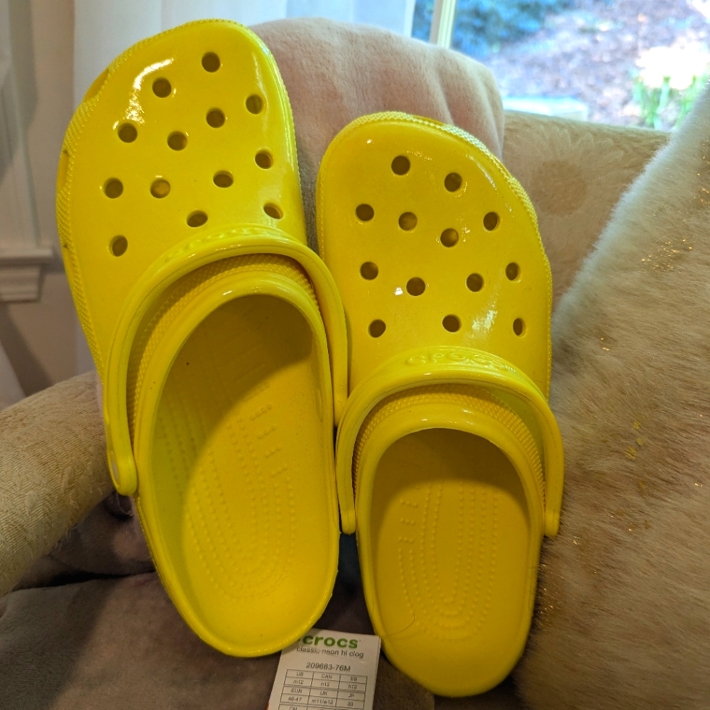 Big Bird Highlighter Yellow Men's Size 12 Crocs